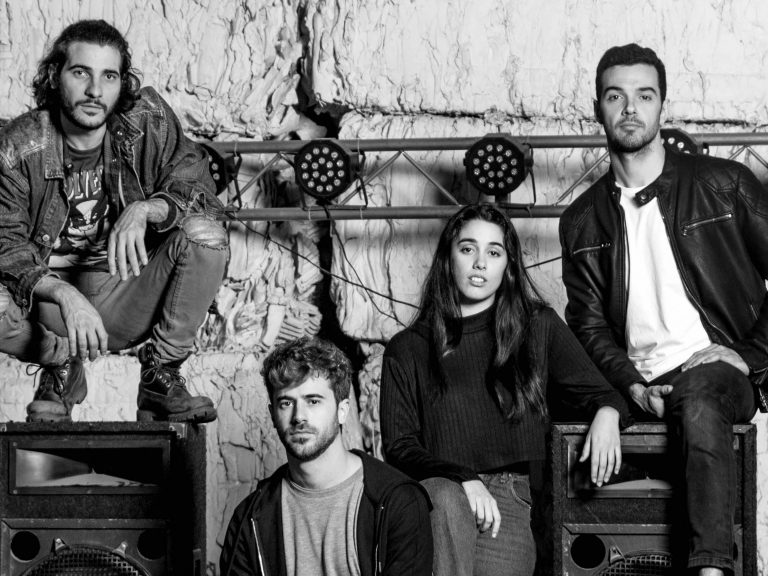 RAÍCES una historia de rock con las canciones de ÁRBOL