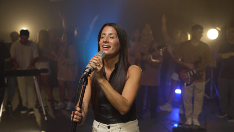 Leda: "Al Estar Aquí" - Un Nuevo Sencillo que Nos Acerca a Dios 2 Leda
